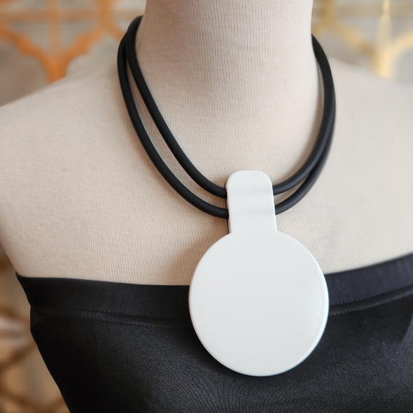 Reversible Black and White Statement Necklace - Picture 6 of 16